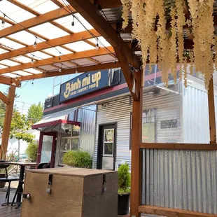 ramen and noodles, outside