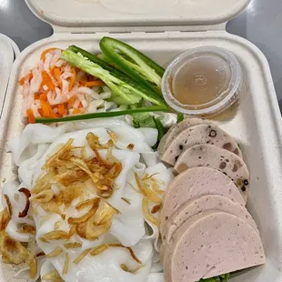 Banh cuon (steamed rice rolls)