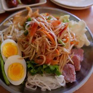 Papaya salad tray