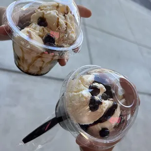This is the boba Ice cream one with chocolate drizzle and one with caramel drizzle, very good!