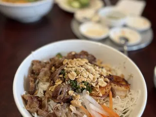Huynh Dining