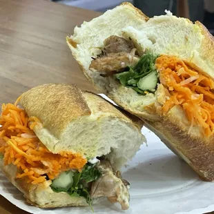 Grilled chicken Banhmigos