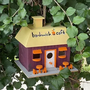 This little house is in the bushes next to the outside tables. Outstanding!