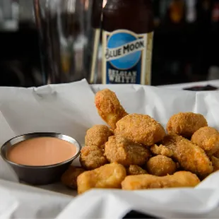 Cheese curds with spicy ranch