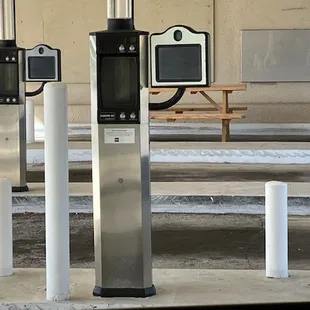 The "teller" ambiance at the 2-sided drive-thru