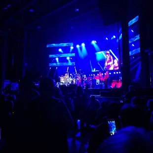 It's the man, Santana!!