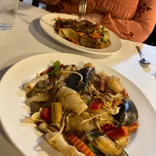 Pad woo sen (Seafood) &amp; Pad see ewe (Beef)