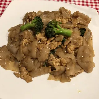 N2. Pad See Ew Dinner