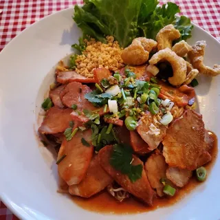 N5. Ba Mee Moo Dang Dinner