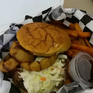 Bbq bacon burger w/ sweet potato fries