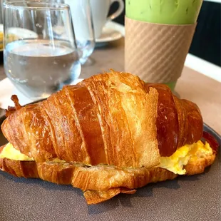 a croissant sandwich on a plate