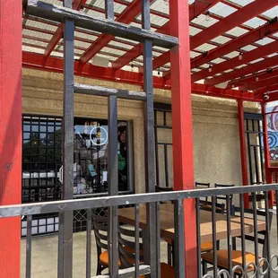 the outside of the restaurant
