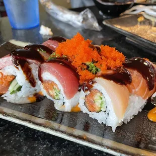 a plate of sushi with sauce