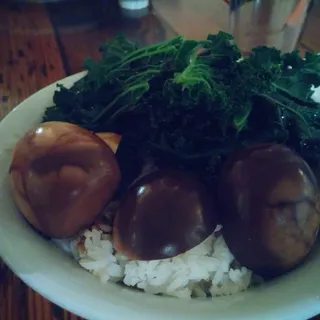 Tea Eggs With Greens