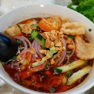 mì satế (egg noodle with sate )