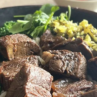 Braised beef bowl