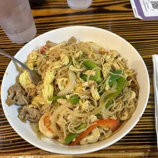 Singapore Style Thin Rice Noodles (mixed shrimp, chicken, and beef)