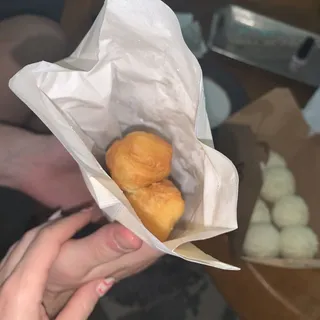 B4 Chinese Donut