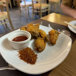 food, chicken wings, chicken, bbq wings, fried chicken, fried chicken wings, poultry, bbq chicken, chicken wings and fried chicken