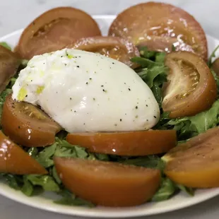 a plate of tomatoes and a poache