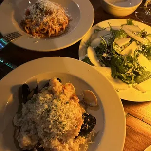 Tagliatelle Allarrabbiata (!spicy!), Baonecci salad, Fruitti de mare. Yummy!