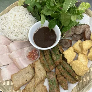 Bún đậu mắm tôm - Vermicelli with fried tofu &amp; fermented shrimp paste