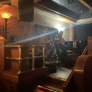 Excellent live acoustic music!