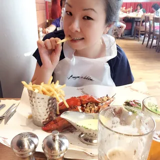 Gloria Li C.