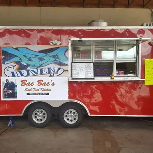 ows a red food truck