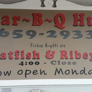 ows a sign for the restaurant