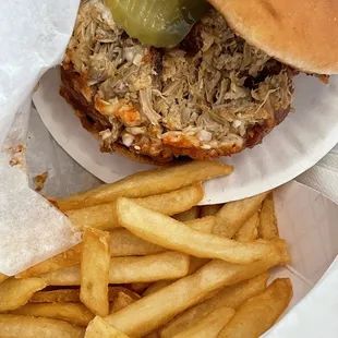 Minced bbq sandwich with fries