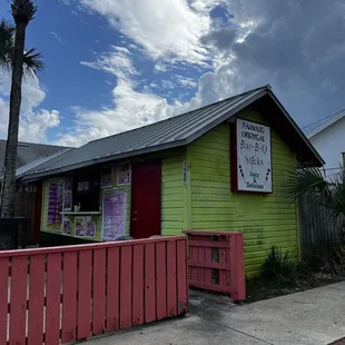 ows a colorful building