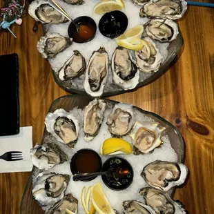 2 dozen raw oysters