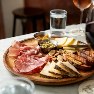 CHEESE &amp; CHARCUTERIE BOARD
A selection of our favorite meats and cheeses, served with orange marmalade,
olive tapenade and marcona almonds