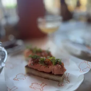 Smoke salmon toasted