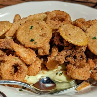 food, chicken wings and fried chicken