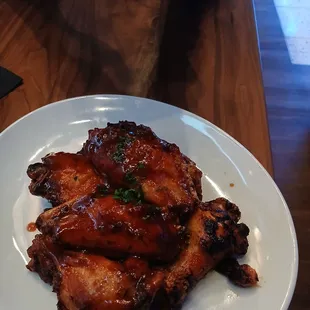 Unseasoned meat flavored only by the jerk chicken sauce.