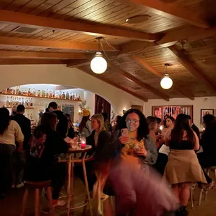 Bar area, Indoor seating