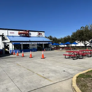 Lots of outdoor seating for lunch