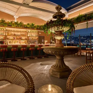 Bar Lis Atrium with retractable roof