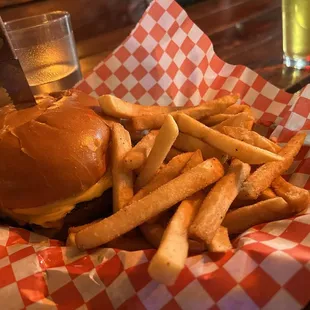 Cheese Burger/frys
