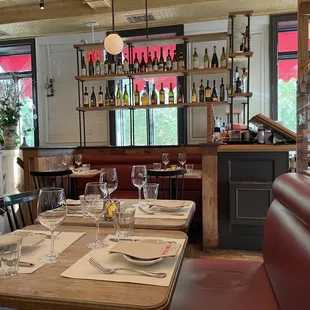 empty tables in a restaurant