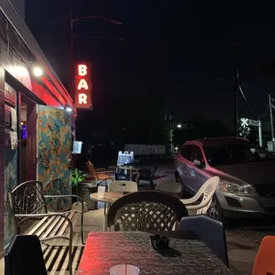 Outside seating... plenty available!