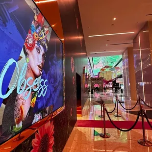 Outside @whatsunique