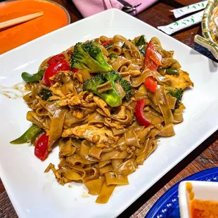 Pad kee mao