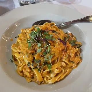 TAGLIATELLE SALMONE & ZUCCHINE