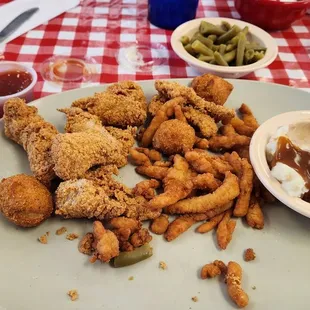 a plate of fried chicken and green beans