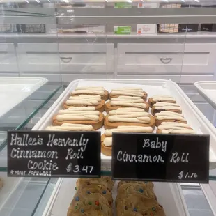 Cinnamon roll cookie, M&amp;M cookie