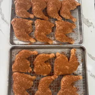 food, chicken wings and fried chicken