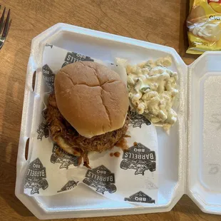 Pulled pork sandwich with macaroni salad